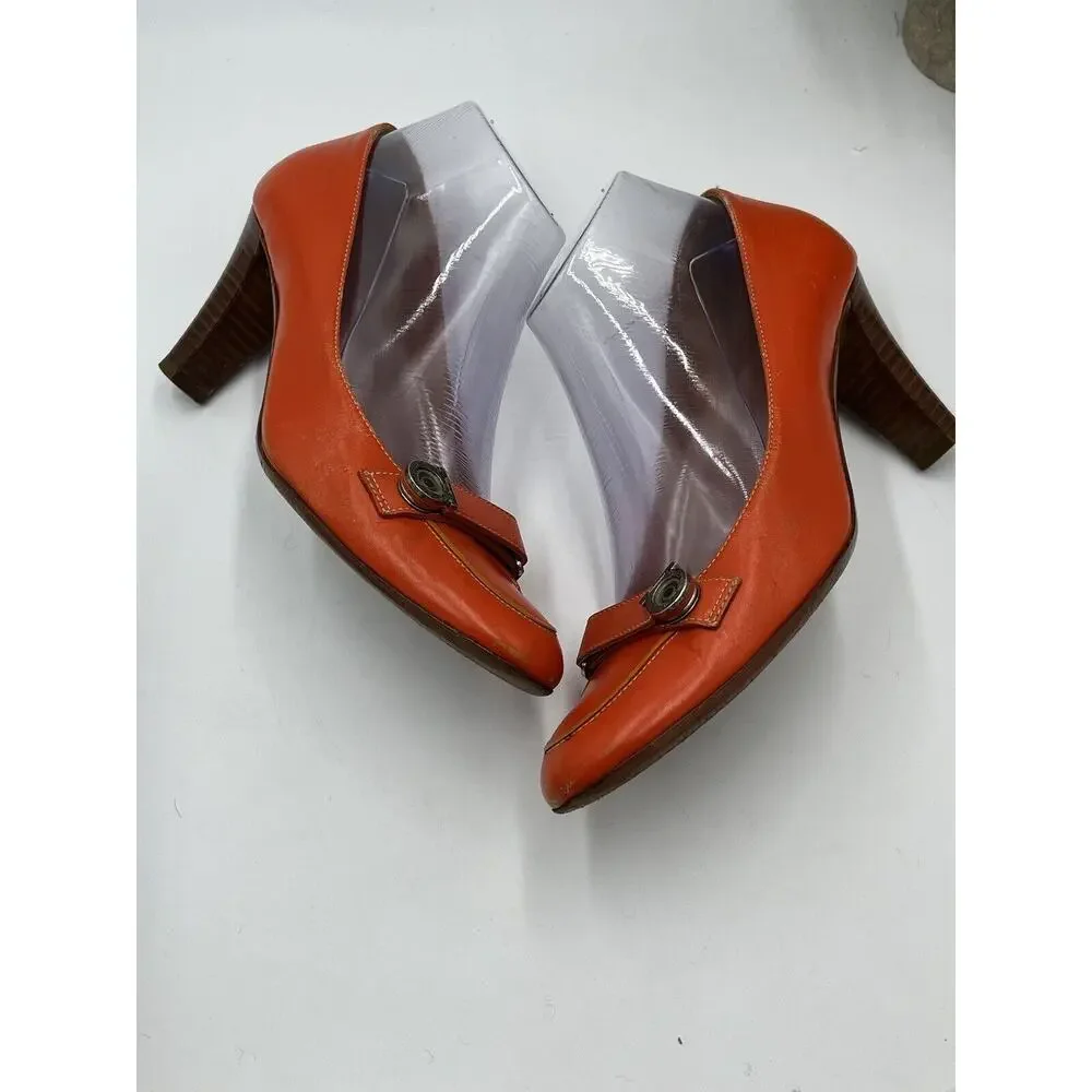 SALVATORE FERRAGAMO Orange Leather Gancini Pumps Button Metal Sz 7.5B/38‎